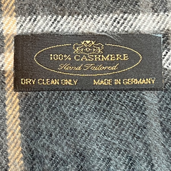 100% Cashmere Gray Plaid Scarf - Picture 3 of 6
